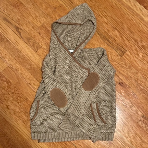 Abercrombie & Fitch Size Small tan cardigan sweater. - Picture 2 of 5